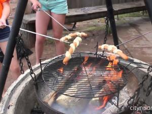 Huvis-leiri: Kokkailu